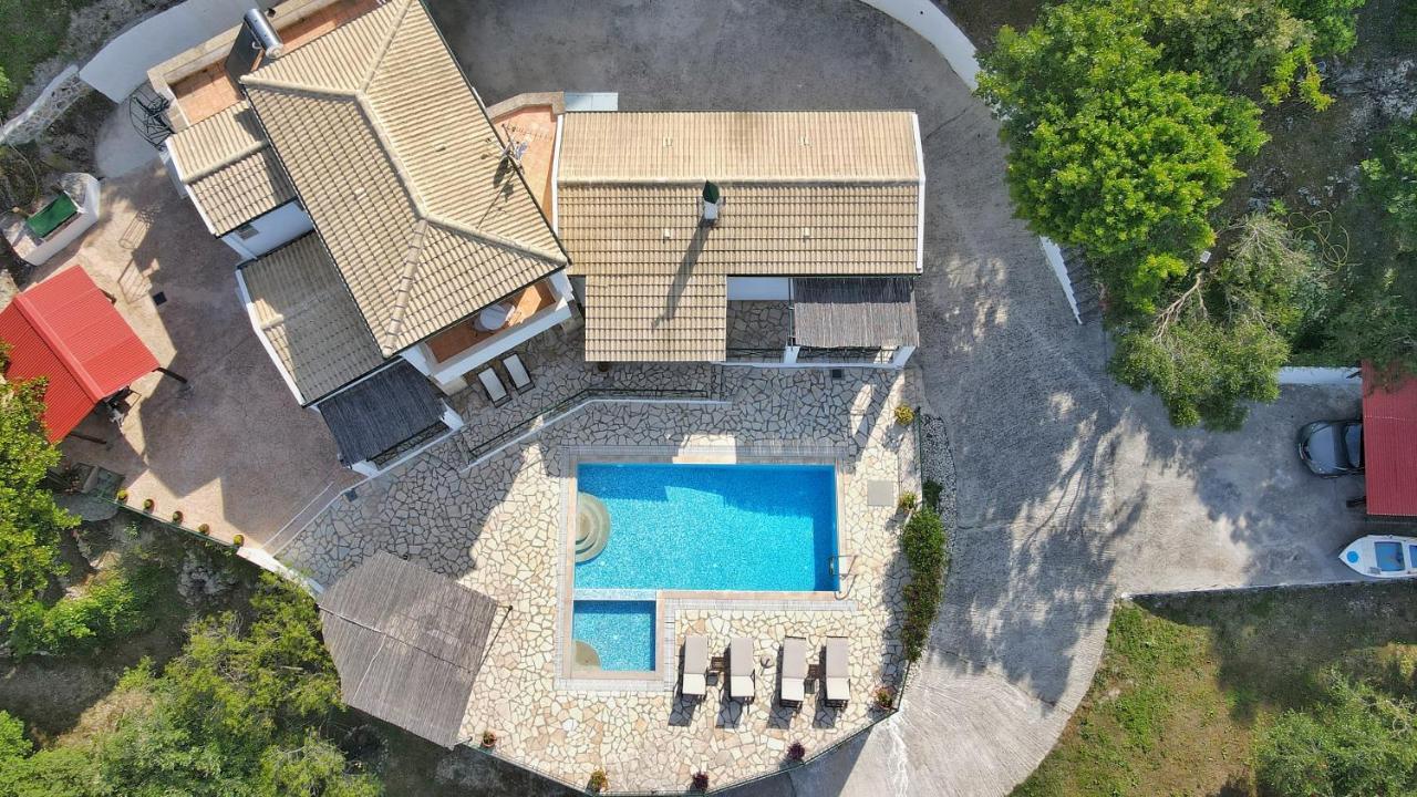 Villa Boukari Chlomos エクステリア 写真