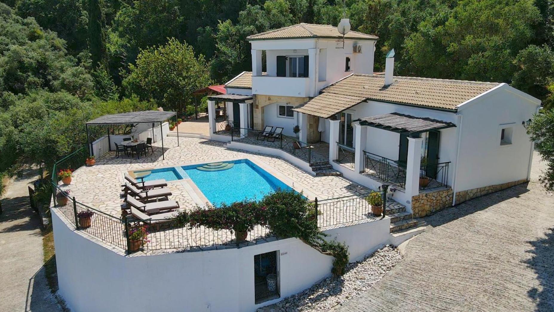 Villa Boukari Chlomos エクステリア 写真
