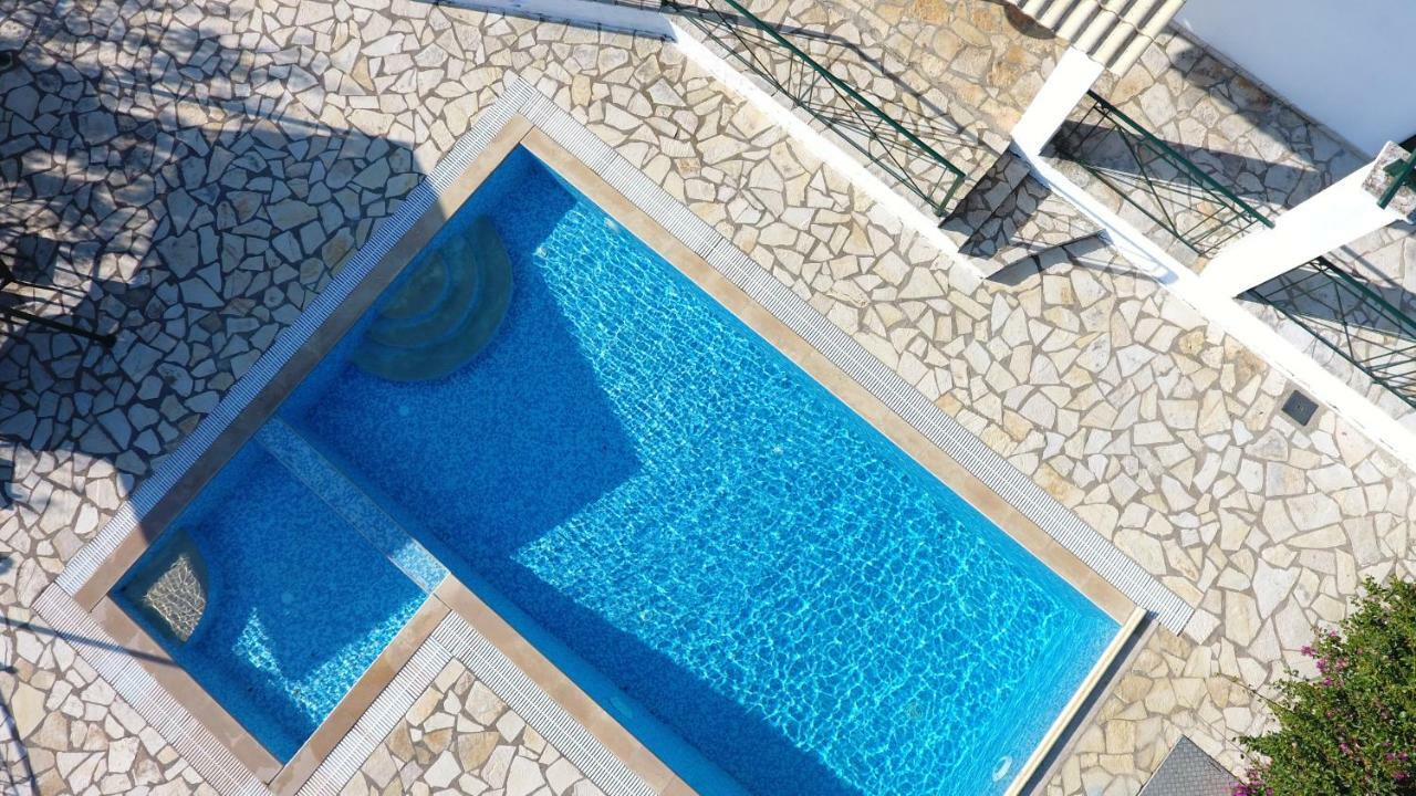 Villa Boukari Chlomos エクステリア 写真